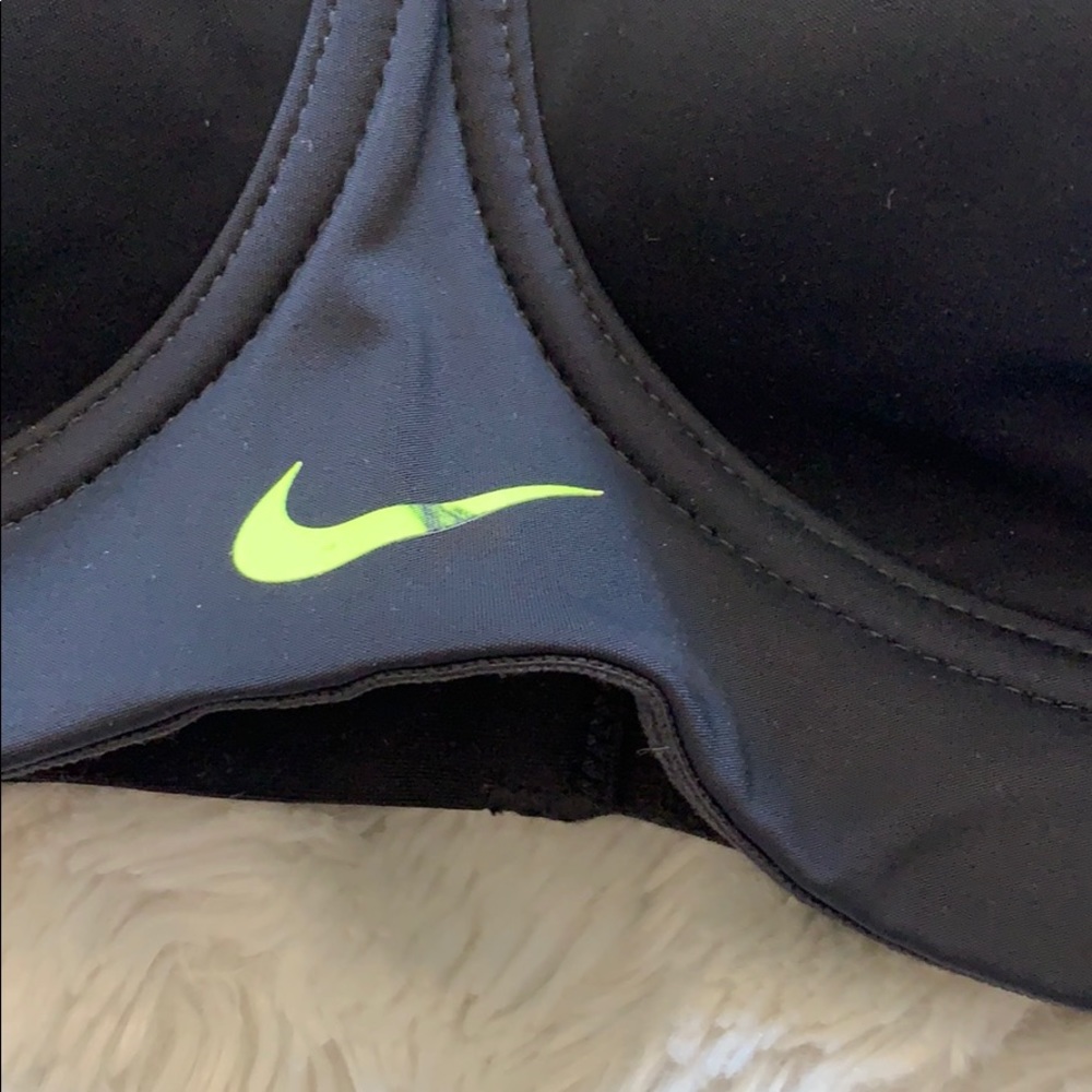 Nike high support sports bra! Size 30D. - Picture 9 of 9